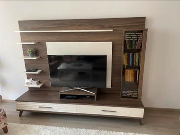 Tv-meubel  beschikbaar voor biedingen