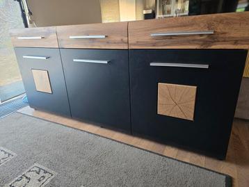 Nieuwe moderne dressoir te koop beschikbaar voor biedingen