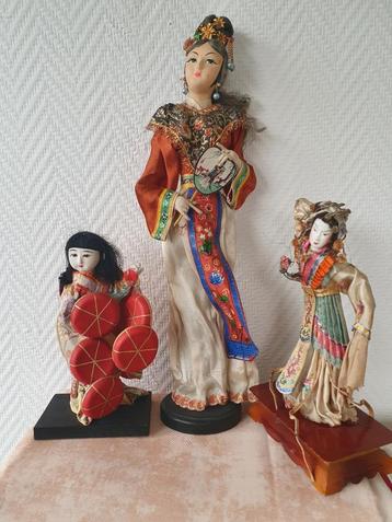 1 LOT DE POUPEES JAPONAISES GEISHA 