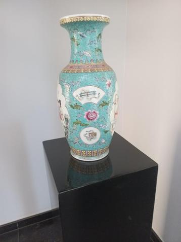 Prachtige vazen / chinese vaas met stempel beschikbaar voor biedingen