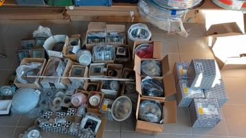 Opruiming. Binnen en buitenverlichting, Enlèvement, Comme neuf