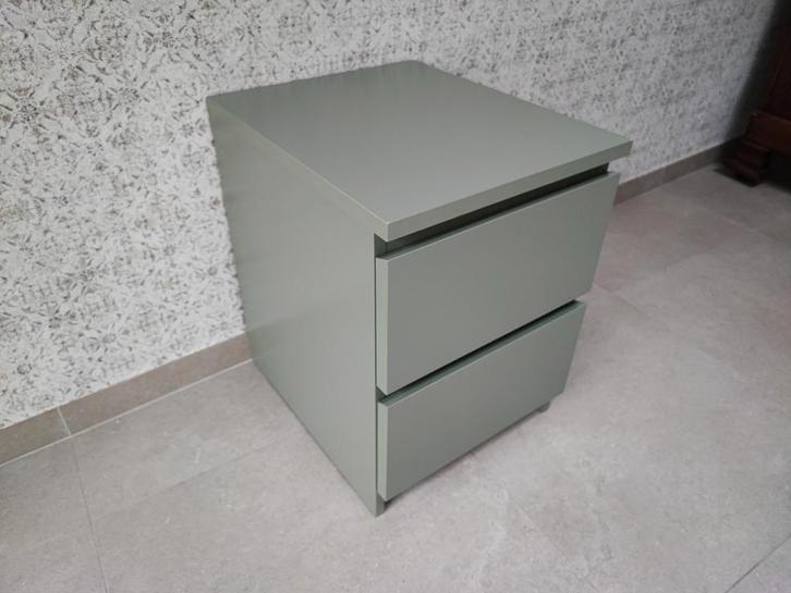 Ikea MALM Nachtkast olijfgroen (Goede staat!), Huis en Inrichting, Slaapkamer | Nachtkastjes, Gebruikt, 55 tot 70 cm, Minder dan 45 cm