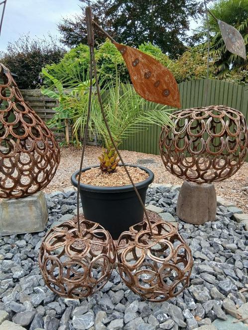 tuinbeeld & hoefijzeren kersen & hoog 165 cm & breed 90 cm, Tuin en Terras, Tuinbeelden, Nieuw, Abstract beeld, Metaal, Ophalen
