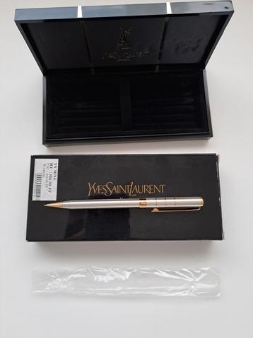 Yves Saint Laurent vulpotlood  beschikbaar voor biedingen