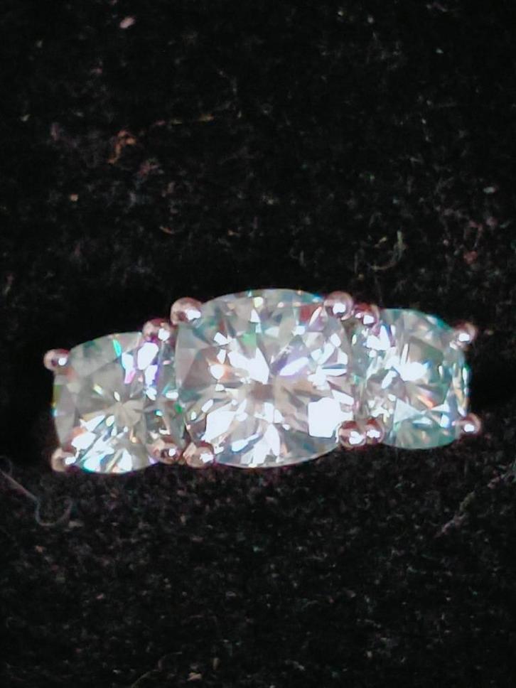 Uitzonderlijk mooi ring, 4,20 karaat, Handtassen en Accessoires, Ringen, Nieuw, Dame, 17 tot 18, Blauw, Met edelsteen, Verzenden