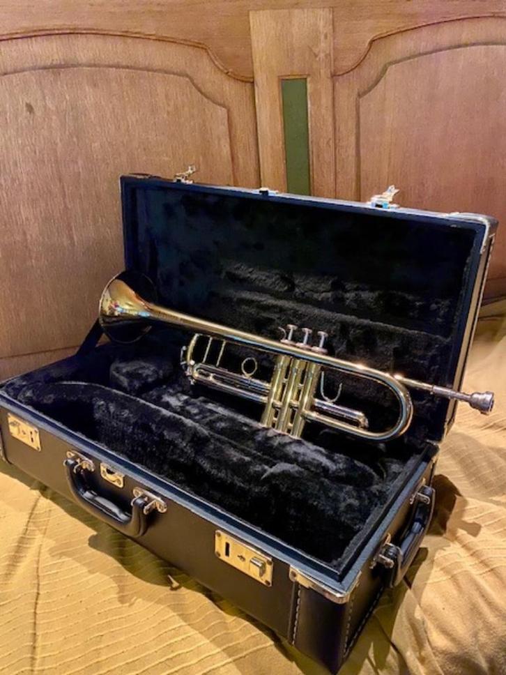 Jupiter JTR 1102R, Muziek en Instrumenten, Blaasinstrumenten | Trompetten, Zo goed als nieuw, Trompet in si bemol, Met koffer