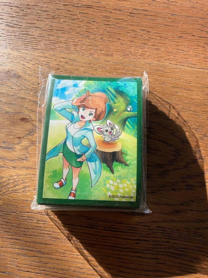 Pokemon Professor Juniper Sleeves sealed, Hobby en Vrije tijd, Verzamelkaartspellen | Pokémon, Nieuw, Sleeves of Kaarthoesjes
