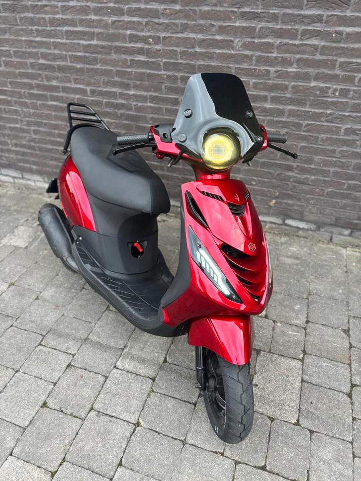 Piaggio zip 125cc, Fietsen en Brommers, Scooters | Piaggio, Zo goed als nieuw, Zip, Ophalen
