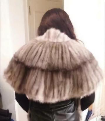 Cap en Renard argenté taille 44 à céder. Comme neuf. beschikbaar voor biedingen