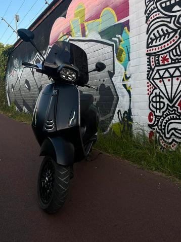 Vespa sprint b klasse beschikbaar voor biedingen