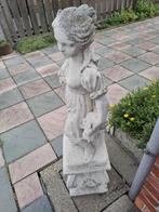 Gezandstraald beeld van vrouw op sokkel, Tuin en Terras, Ophalen, Zo goed als nieuw