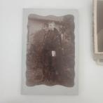 Fotokaart militair met lange jas, Ophalen of Verzenden