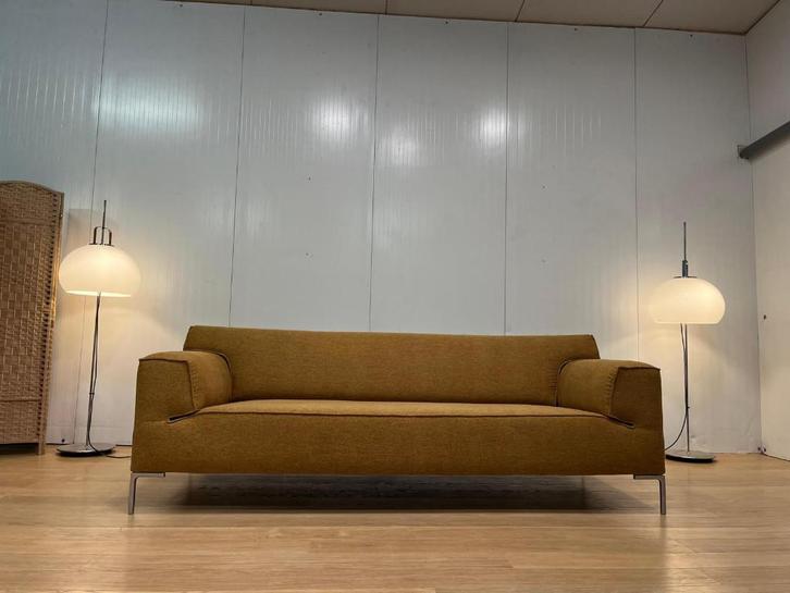 Nouveau design rembourré en stock Bloq 3 places jaune ocre, Maison & Meubles, Canapés | Salons, Neuf, Banc droit, Trois personnes