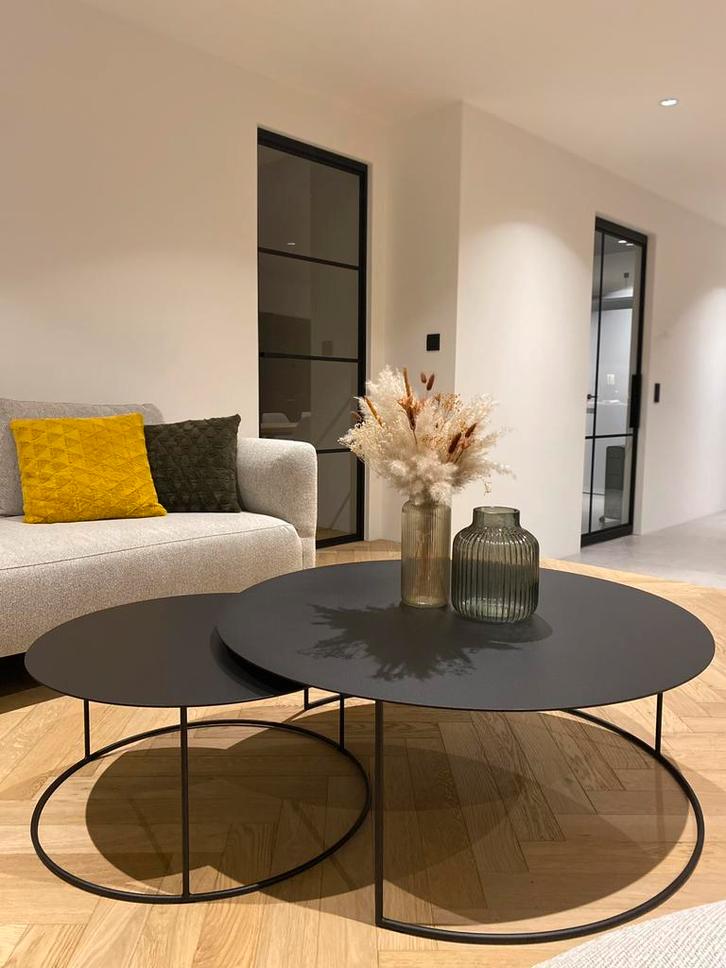 Ensemble de tables gigogne en acier, Huis en Inrichting, Tafels | Salontafels, Zo goed als nieuw, Rond, Eikenhout, Ophalen