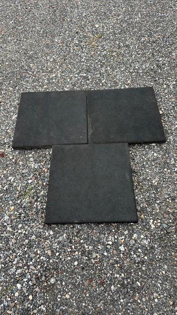 Rubberen tegels 49x49x5 speeltoestel dak ed ruim 25m2 beschikbaar voor biedingen