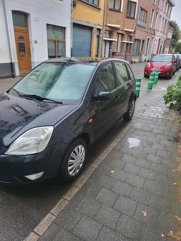 Ford Fiesta gekeurd voor verkoop. beschikbaar voor biedingen