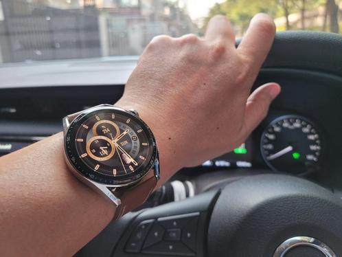Huawei Watch GT 3 - 46 mm ( montrée connectée, smartwatch), Bijoux, Sacs & Beauté, Montres | Hommes, Comme neuf, Cuir