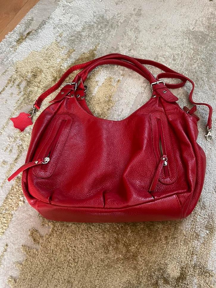 Sac besace couleur rouge avec bandoulière amovible , cuir, Handtassen en Accessoires, Tassen | Schoudertassen, Gebruikt, Overige merken