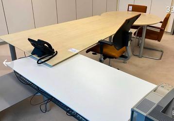 Bureauset met stoel beschikbaar voor biedingen