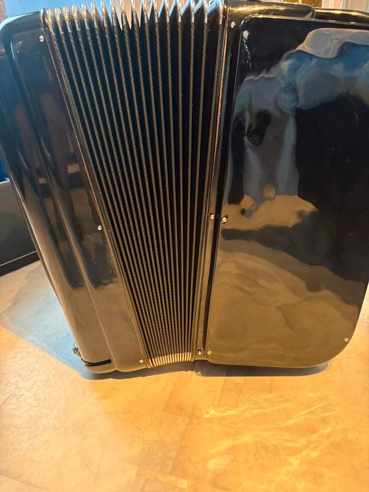 Accordé à boutons Genavox par ExcelsiorKlavier Pearl Button, Musique & Instruments, Accordéons, Utilisé, Accordéon à boutons, 120 basses