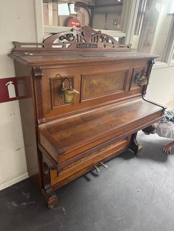 piano beschikbaar voor biedingen