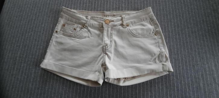 Beige jeansshortje maat L 40, Kleding | Dames, Spijkerbroeken en Jeans, Zo goed als nieuw, W30 - W32 (confectie 38/40), Overige kleuren