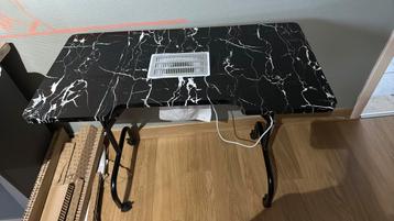 Nageltafel met stofafzuiging + draagtas & armsteun beschikbaar voor biedingen