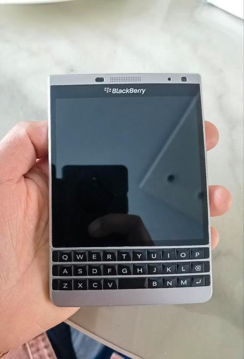 Blackberry passport silver edition met origineel hoes en opl, Telecommunicatie, Mobiele telefoons | Hoesjes en Screenprotectors | Blackberry