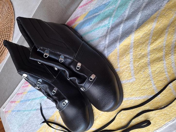 Chaussures de sécurité Neuves jamais portées 45, Doe-het-zelf en Bouw, Veiligheidskleding, Nieuw, Ophalen of Verzenden