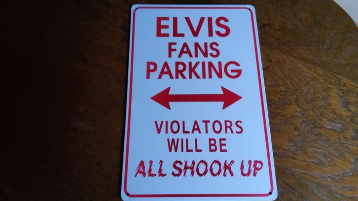 Elvis Presley Vintage rustic sign: ELVIS FANS PARKING, Verzamelen, Muziek, Artiesten en Beroemdheden, Zo goed als nieuw, Overige typen