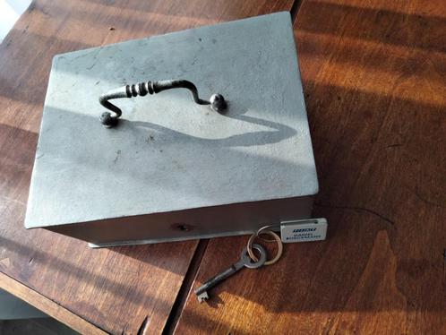 Vintage metalen kluis uit de jaren 60, Huis en Inrichting, Brandblussers en Brandkasten, Gebruikt, Brandkast, Ophalen of Verzenden