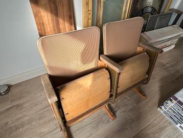 Oude cinema stoelen beschikbaar voor biedingen
