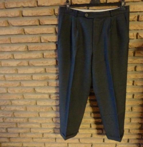 10 - pantalon homme t.L ligné gris fonçé, Kleding | Heren, Broeken en Pantalons, Zo goed als nieuw, Maat 52/54 (L), Grijs, Ophalen of Verzenden