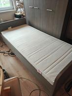 Bed + nachttafel, Huis en Inrichting, Slaapkamer | Bedden, Ophalen