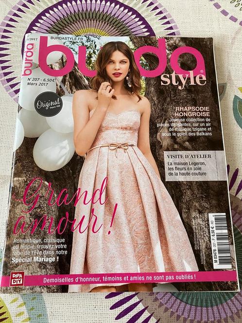 Burda / 3/2017 Grand amour  ! Romantique, classique,, Hobby en Vrije tijd, Kledingpatronen, Burda, Ophalen of Verzenden
