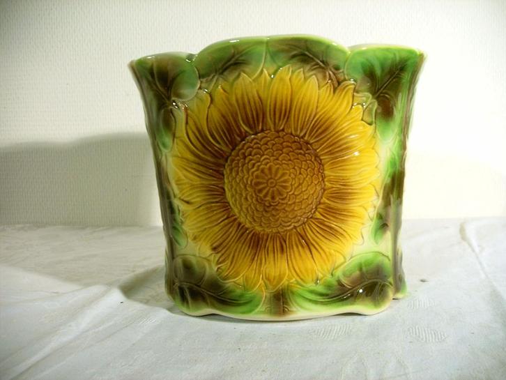 Barbotine cache pot met zonnebloemen van St. Clement., Antiek en Kunst, Curiosa en Brocante, Ophalen of Verzenden