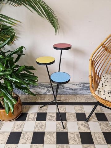Vintage sixties plantenstaander | bijzettafel | tafeltje beschikbaar voor biedingen