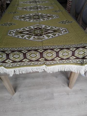 Tafelkleed antiek beschikbaar voor biedingen