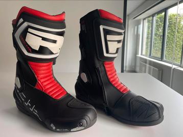 Racelaarzen moto Richa beschikbaar voor biedingen