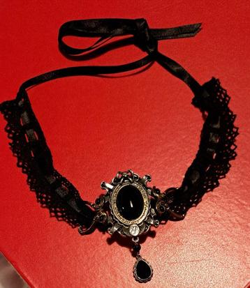 Alchemy Gothic hanger ketting Ze loopt in schoonheid beschikbaar voor biedingen