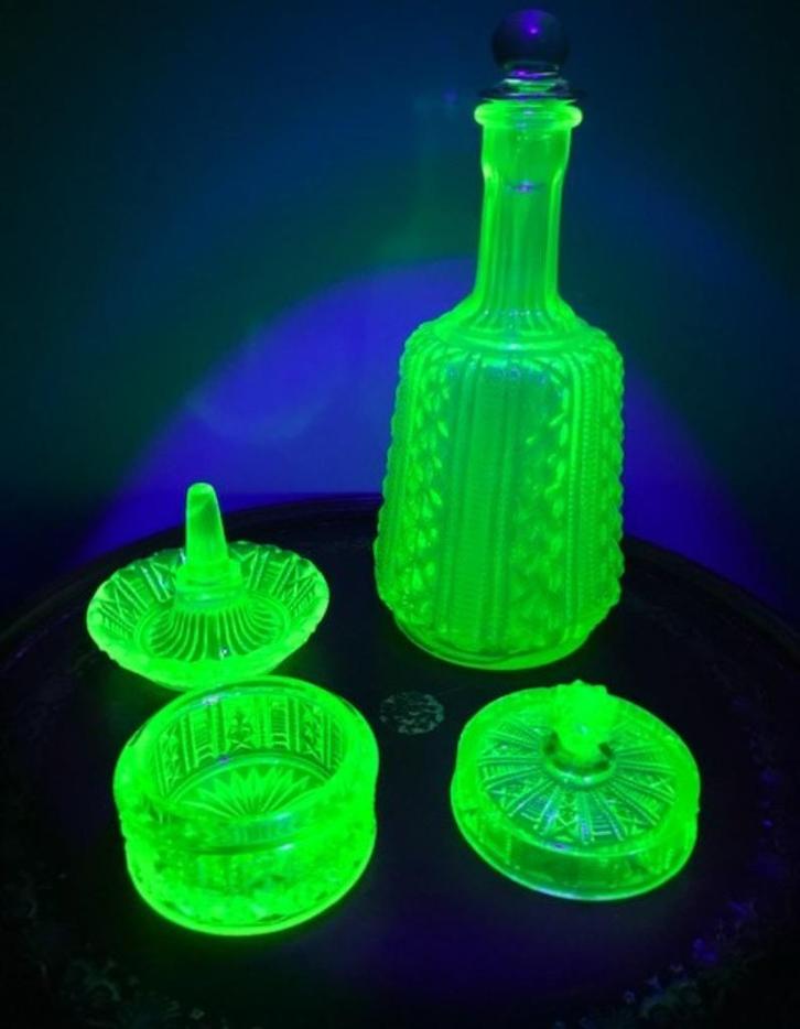 Uranium glas Anna groen Ouraline 2 stuks Antiek💎😍✨😎🎁👌, Antiek en Kunst, Antiek | Glaswerk en Kristal, Ophalen of Verzenden