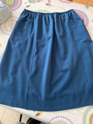 Rok maat 6 - Elastische taille Lees de maten beschikbaar voor biedingen