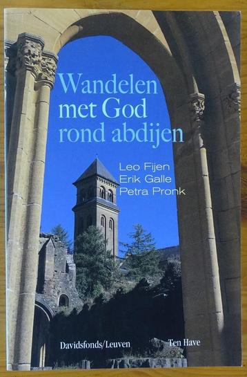 Wandelen met God rond abdijen - Leo Fijen e.a.