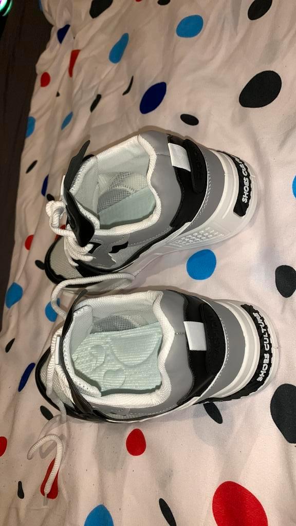 Baskets neuves taille 43 noir/blanc – jamais portées, Vêtements | Hommes, Chaussures, Comme neuf, Enlèvement