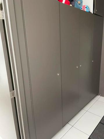 (Inbouw)kast met veel opbergruimte beschikbaar voor biedingen