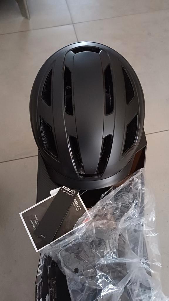 fiets (helm) nieuw AGU met LEDverlichting, Fietsen en Brommers, Fietsen | Dames | Damesfietsen, Nieuw, Ophalen