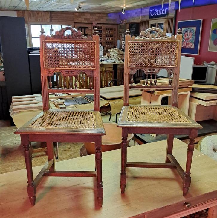 Deux chaises anciennes en chêne à Malines, Antiquités & Art, Antiquités | Meubles | Chaises & Canapés, Enlèvement