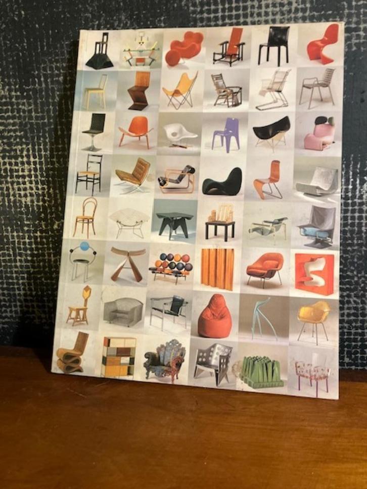 100 MASTERPIECES FROM THE VITRA DESIGN MUSEUM COLLECTION, Boeken, Kunst en Cultuur | Beeldend, Zo goed als nieuw, Grafische vormgeving