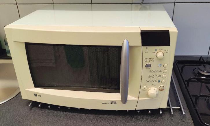 LG microgolfoven met mankementje, Elektronische apparatuur, Microgolfovens, Gebruikt, Vrijstaand, Microgolfoven, 45 tot 60 cm