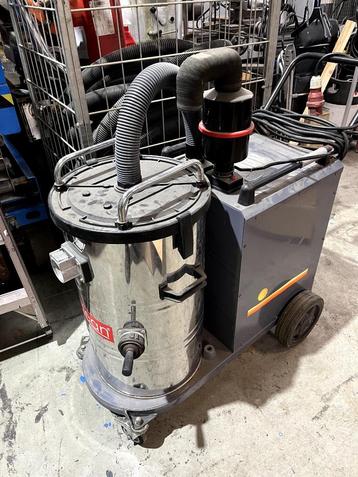 Industriële stofzuiger Meclean 380V met slangen en steel beschikbaar voor biedingen
